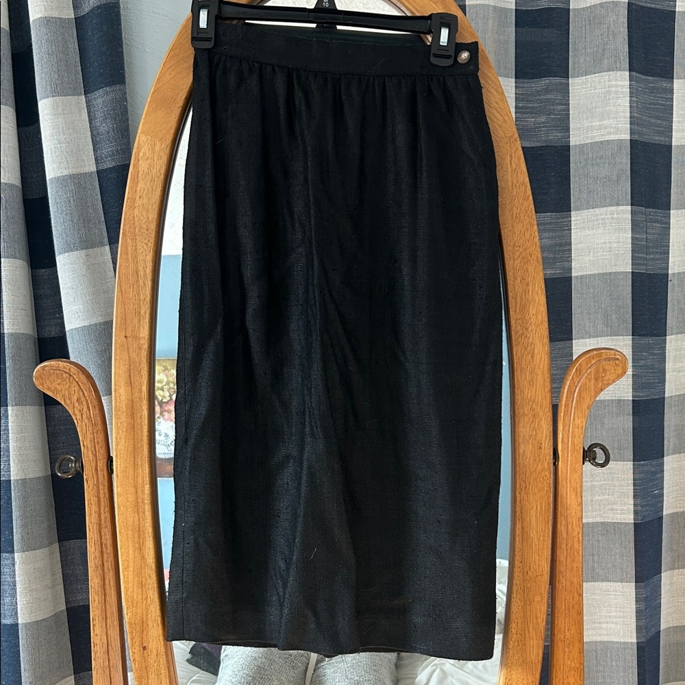 Chic Black Silk Pencil Skirt